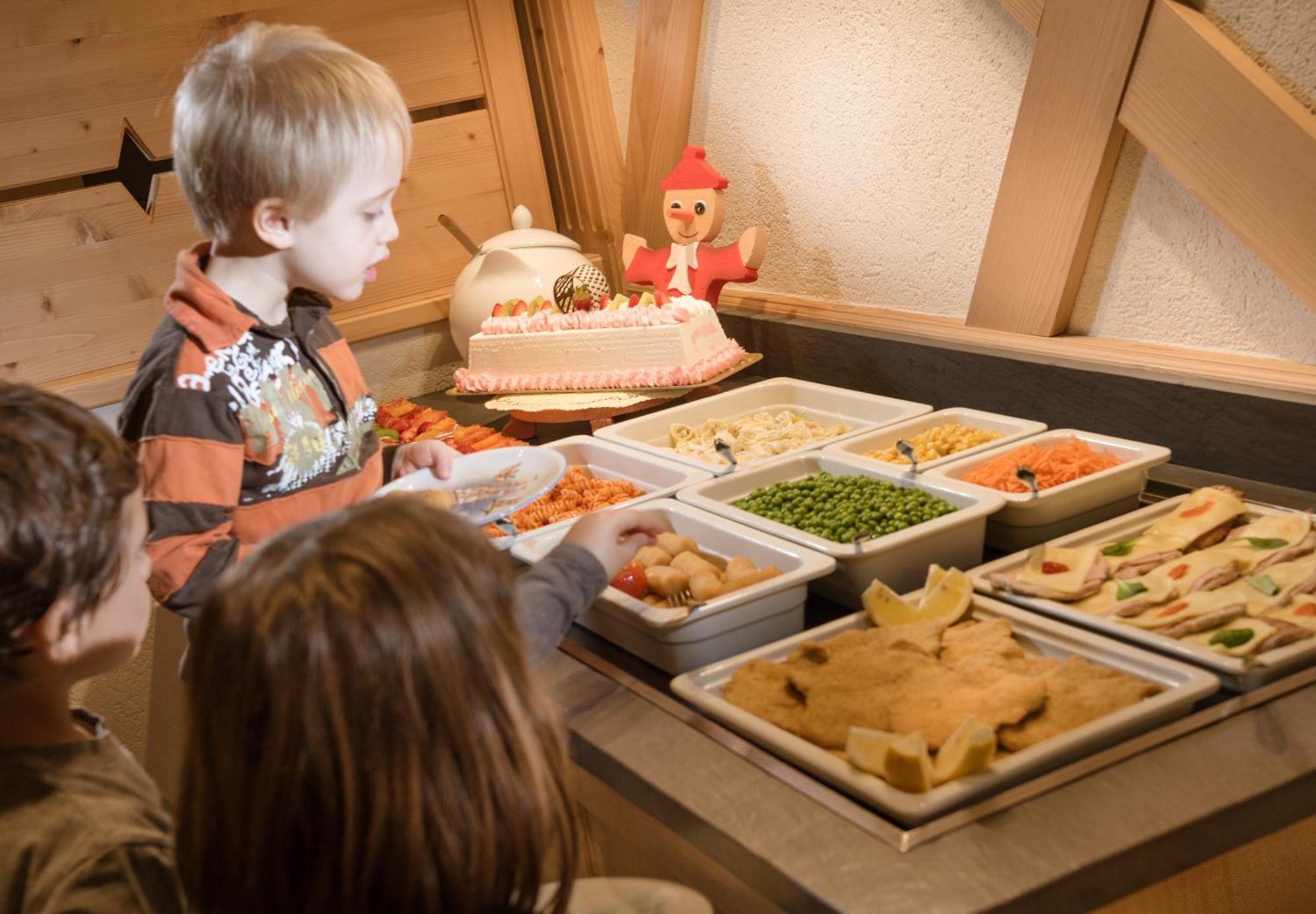 Family Hotel Serena Andalo Luaran gambar